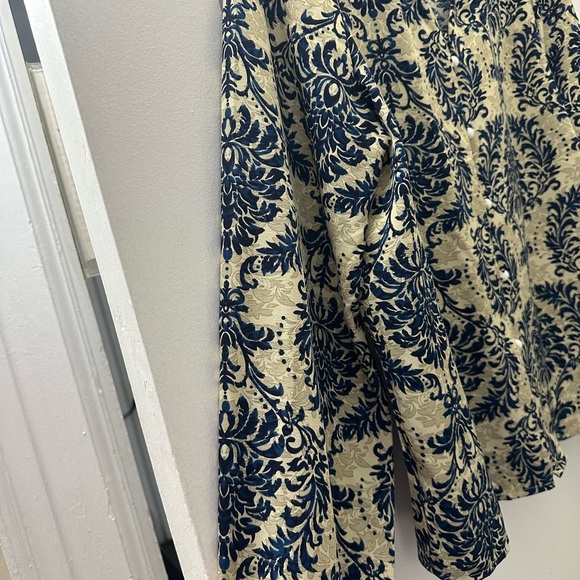 Women Blouse - Picture 6 of 8